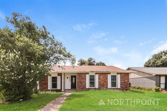 Building Photo - 4BR/2BA | Updated Single Family Home | 2-Car Garage Parking | Gated backyard