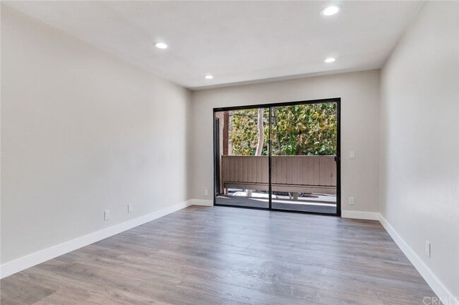 Photo - 2343 E 17th St Unidad 101