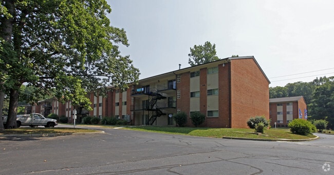Creekside Manor Apartments