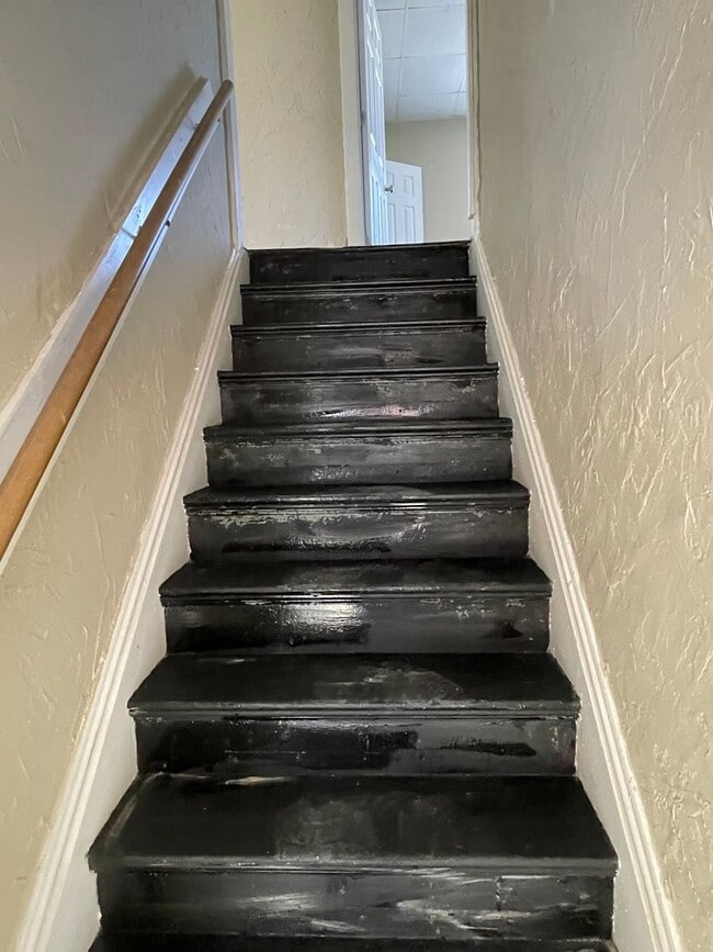 Photo - Newly Renovated Three Bedroom One Bath Upstairs Apartment