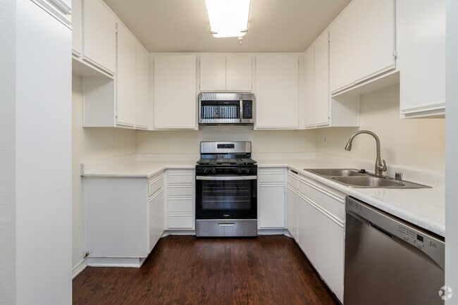 3BR, 2BA - 1,450SF - Kitchen