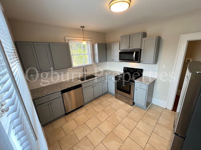 Photo - 496 W End Blvd Unidad B