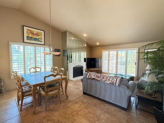 Building Photo - 688 Vista Lago Cir N Rental