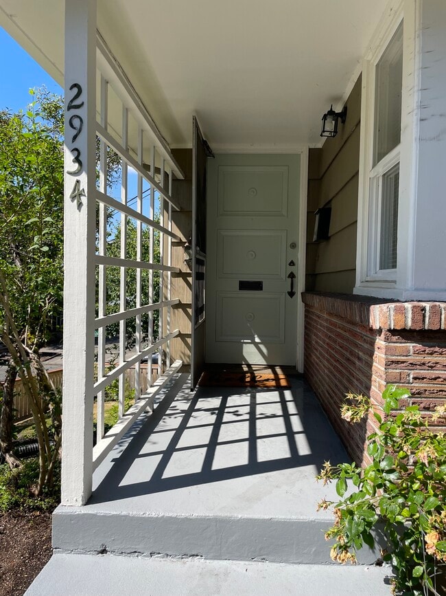 Front door - 2934 2nd Ave N Unit 2934