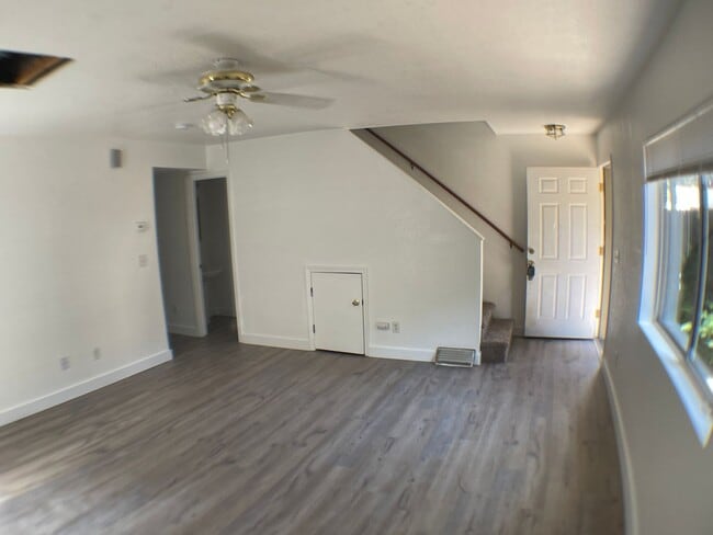 Photo - 2115 N West St Unidad (156)  2115 N. West St. #B