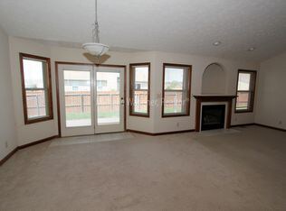 Photo - 1400 Roundtable Dr