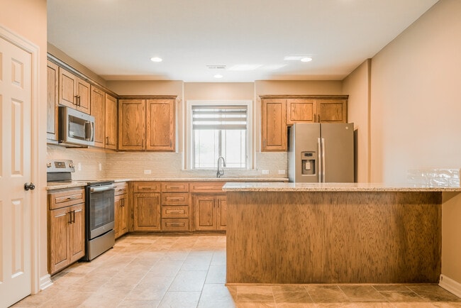 Kitchen - 246 W Grant St Unit 246