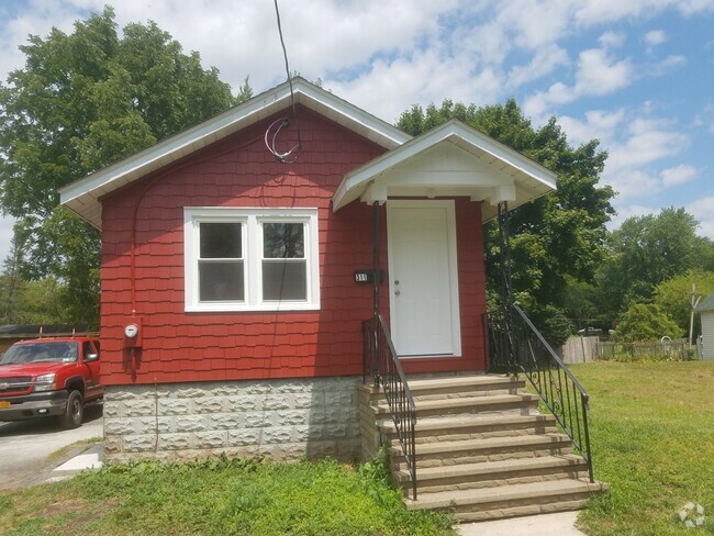 Building Photo - 311 Maple St Rental