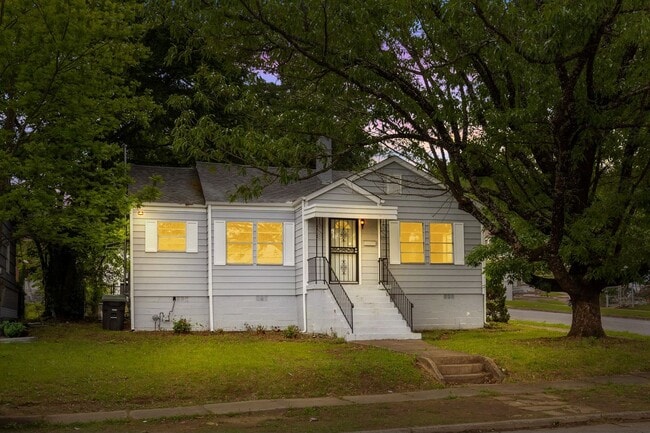 Newly Renovated 3 Bedroom 2 Bath Home Avai... - Newly Renovated 3 Bedroom 2 Bath Home Avai...