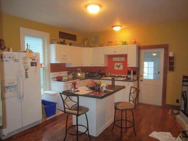 Photo - 908 W 3rd St