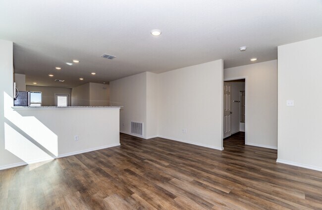 Photo - 5911 Rolling Gln