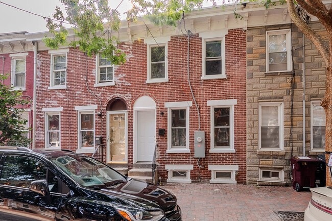 Building Photo - 3 Bedroom Townhouse