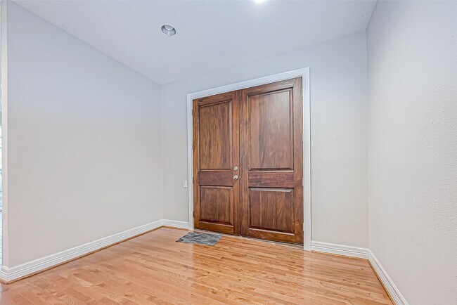 Photo - 316 Litchfield Ln