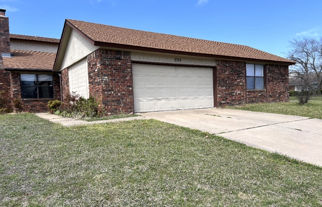 Building Photo - 8325 E 65th St Rental