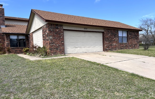 Building Photo - 8325 E 65th St Rental