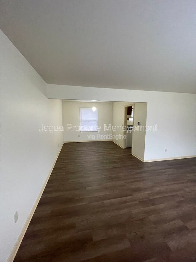 Photo - 7741 Walcott St