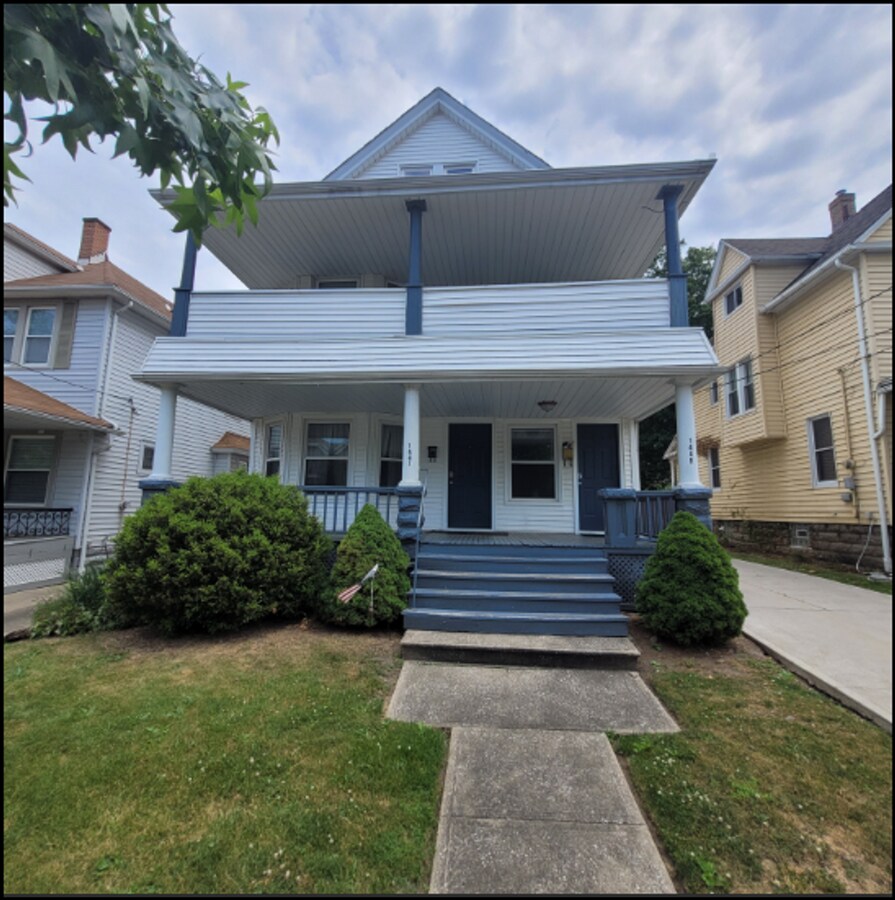 1447 Rosewood Ave Apartment Unit Up Lakewood, OH