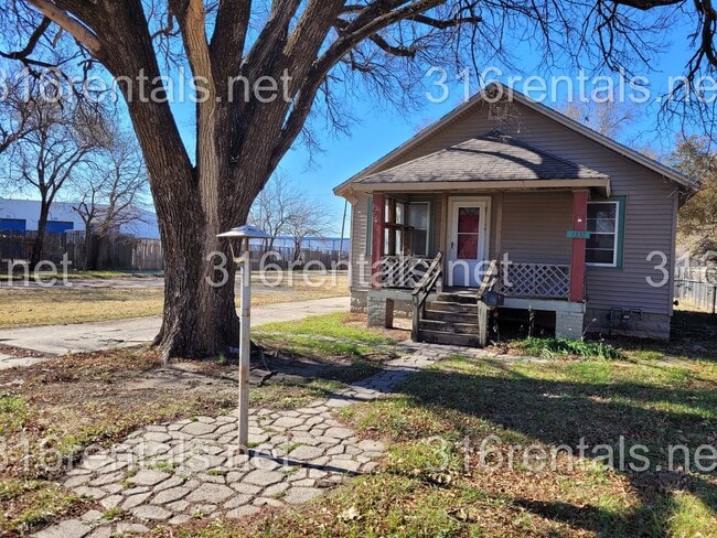 Building Photo - 1337 S Fern St