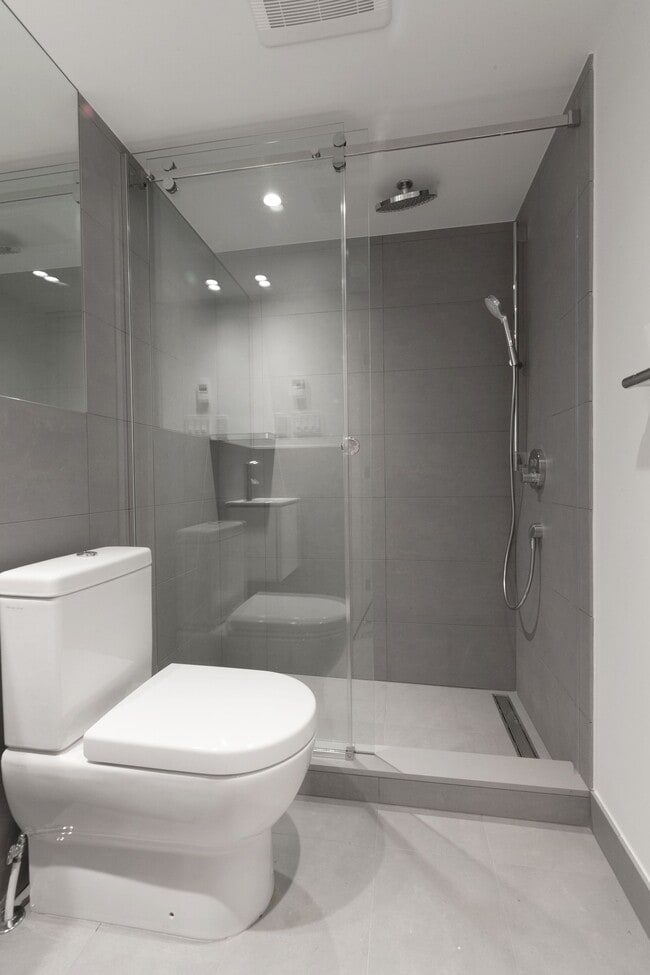 Photo - 4580 Chemin Queen Mary Unité 103