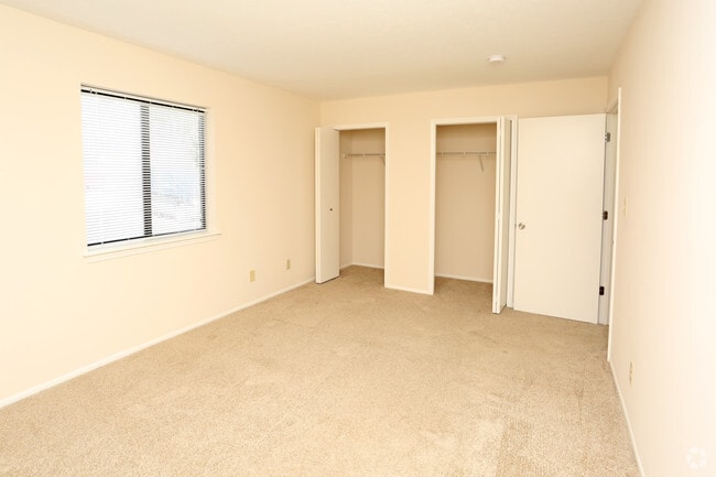 1BR, 1BA - 863 SF - Bedroom