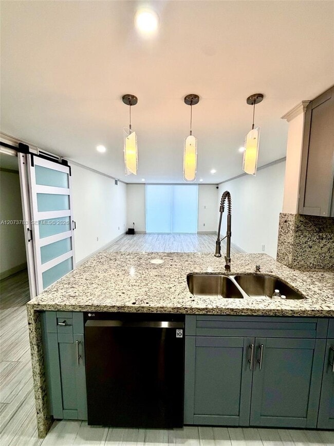 Building Photo - 4000 NE 170th St Unit 207