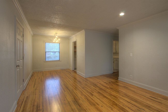 Photo - 1331 E 43rd St