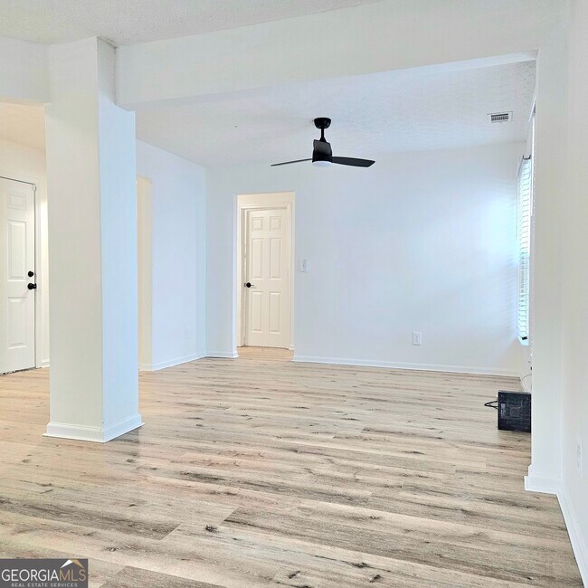 1308 Gates Cir SE