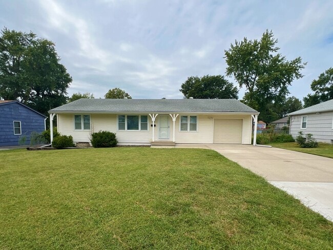 Building Photo - SEE IT NOW: Charming 4-Bedroom Home in the...