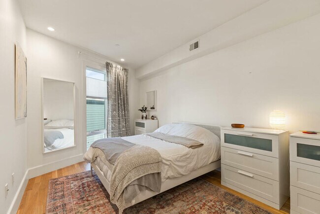 Photo - 283 Old Colony Ave Unit 3