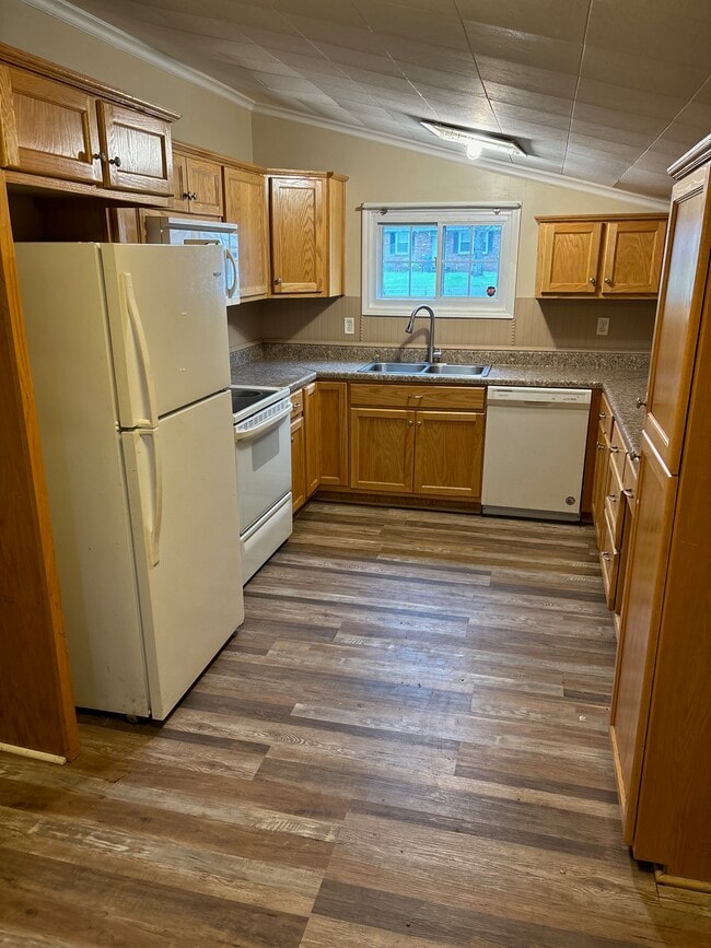 Photo - 206 Wesley St