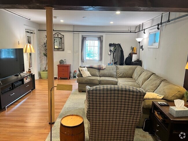 Building Photo - 3 Allen Rd Unit 1 Rental
