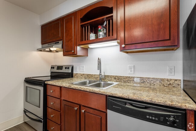 Studio, 1BA - 542 SF