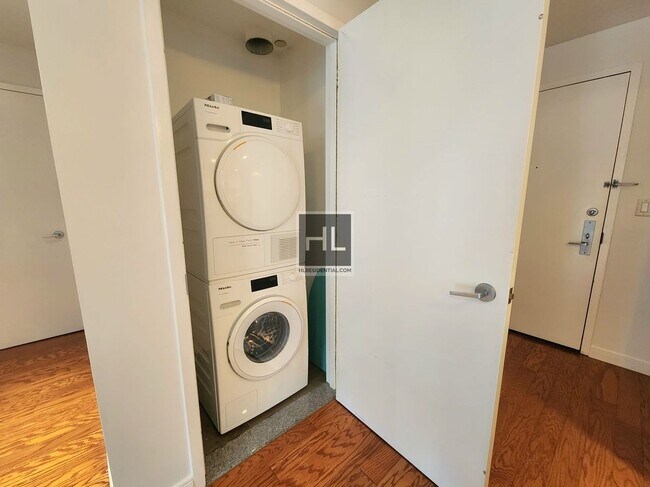 Photo - 2BR 2BA w/ Curvy Balcony, In-Unit Laundry, Gym, Roof Deck In Boutique Low-Rise Doorman Building Unit 401