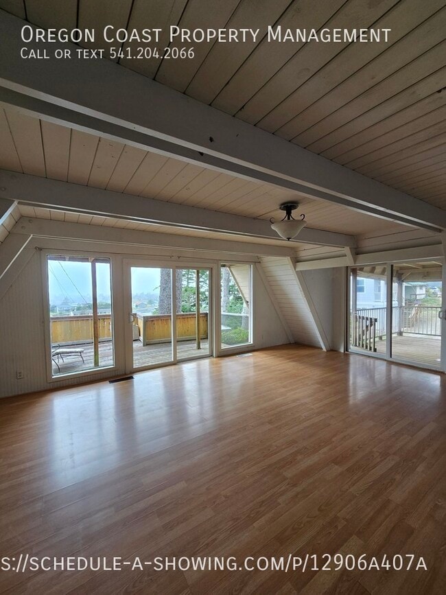 Photo - 35285 Hill St