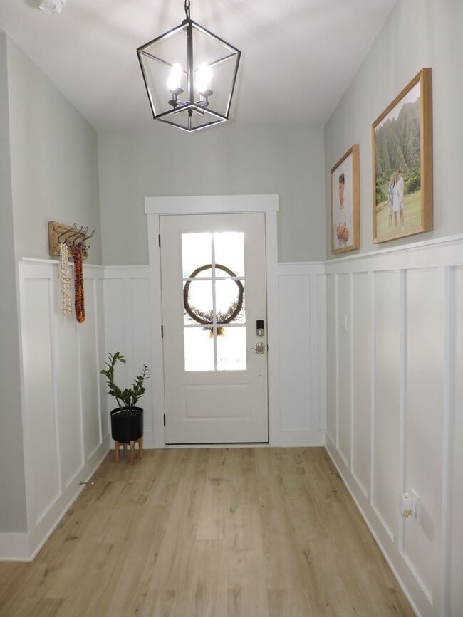 Photo - Easy access to shopping, interstate & Navy Federal complex!