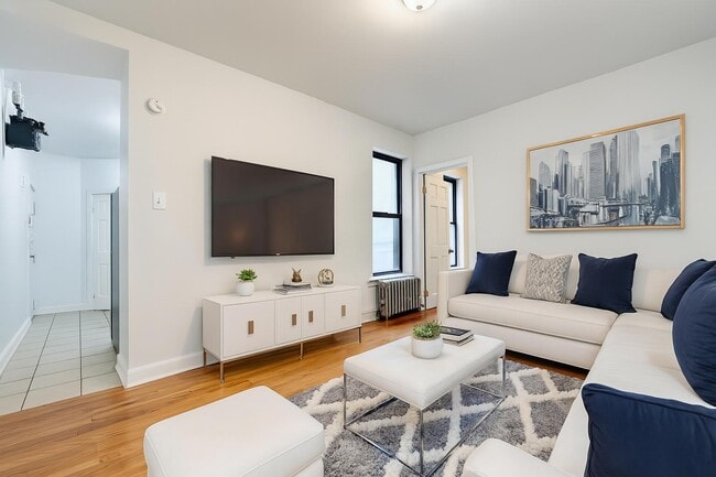 Photo - 401 E 68th St Unidad 4F