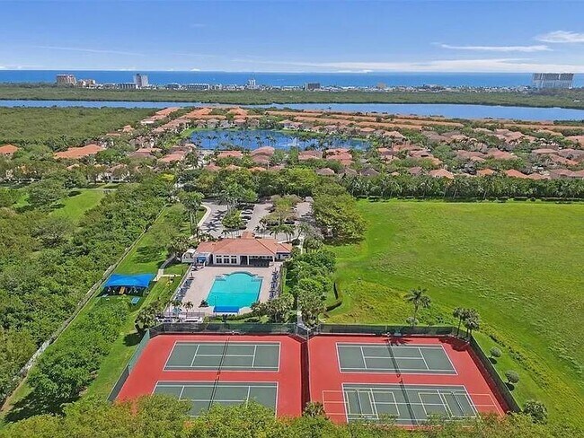 Photo - 1055 Yellow Birch Ter