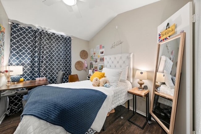 Photo - Tastefully Renovated 3/2.5 Condo Steps fro...