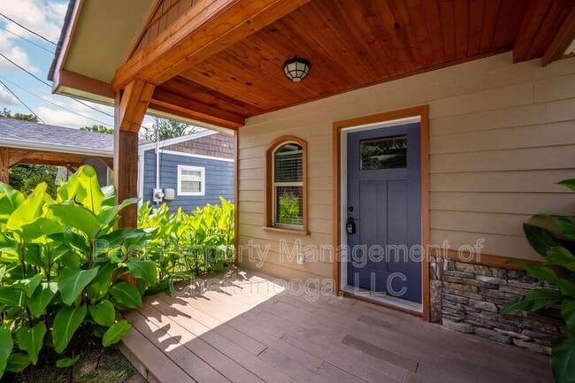 Photo - 404 Somerville Ave