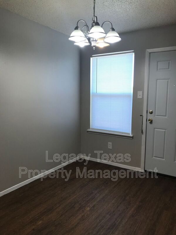 Photo - 1409 Courtney Pl