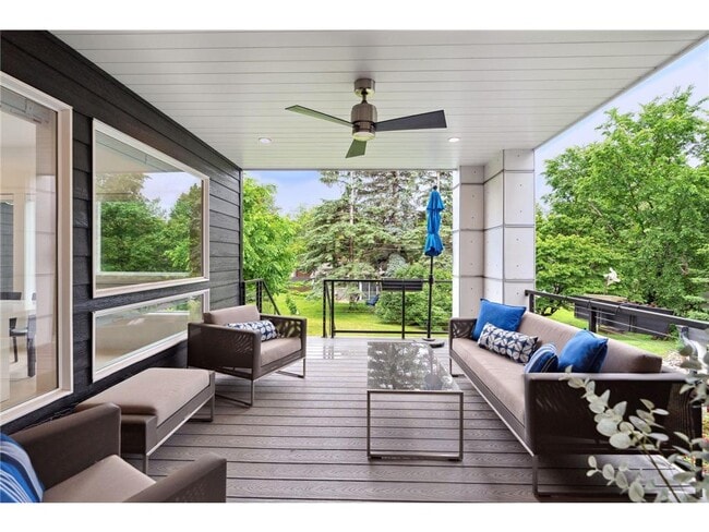 Photo - 209 Westwood Dr N