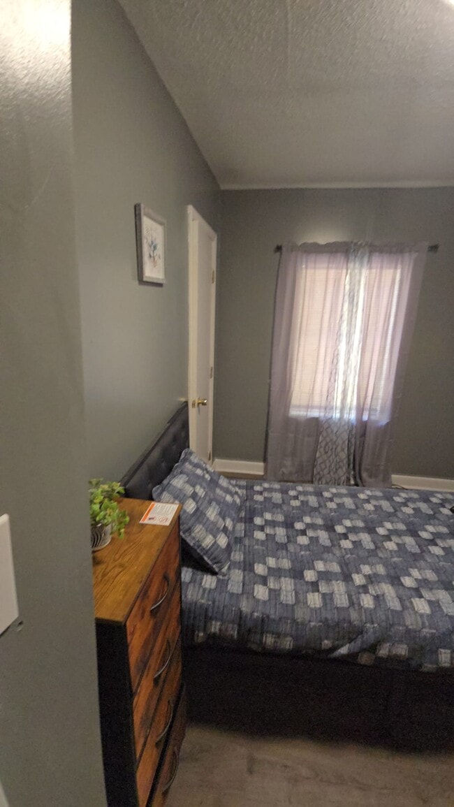 Photo - 2483 Vandale Ave