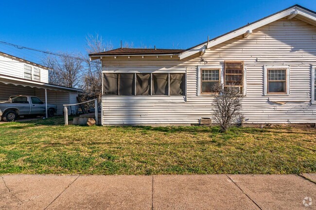 Building Photo - 1002 Beech St Rental