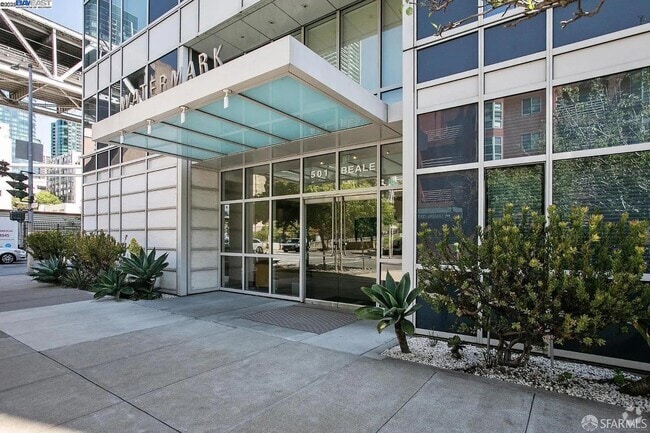 Building Photo - 501 Beale St Unit 16 E Rental