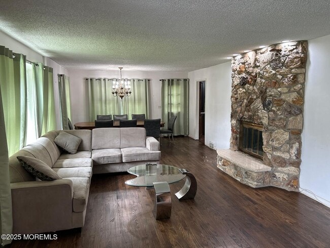 Photo - 564 Monmouth Pl