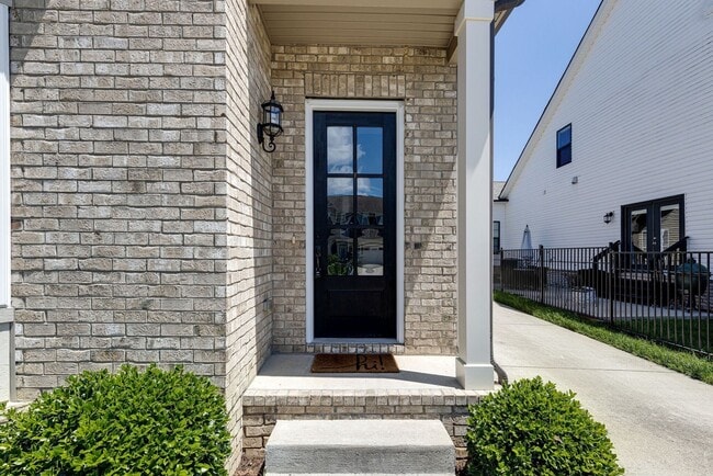 Photo - **Stunning 3BE/2.5BA home in a stellar nei...