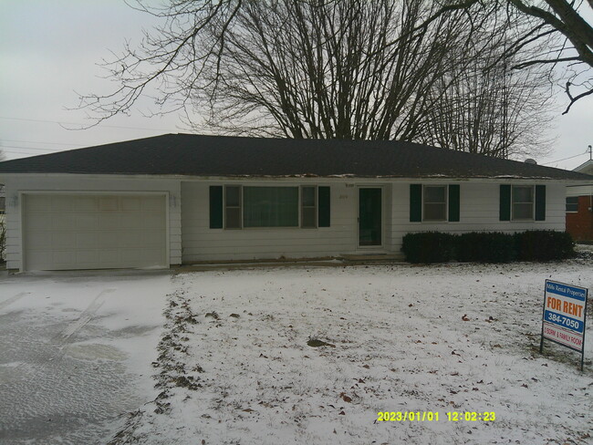 Photo - 309 E Lewis St House