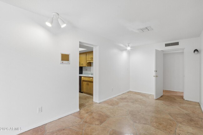 Photo - 1014 E Balboa Cir