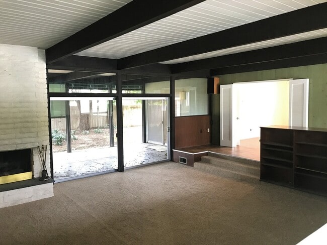 Three Bedroom Turnpike Home/Foothill Schoo... - Three Bedroom Turnpike Home/Foothill Schoo...