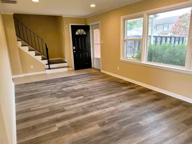 Photo - 520 Williamsburg Rd